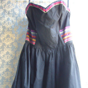 H&M Dresses - H & M Black Strapless Embroidered Dress - Size 8 H&M Dresses - H & M Black Strapless Embroidered Dress - Size 8